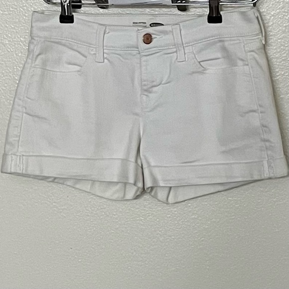 Old Navy- White, semi-fitted stretch shorts